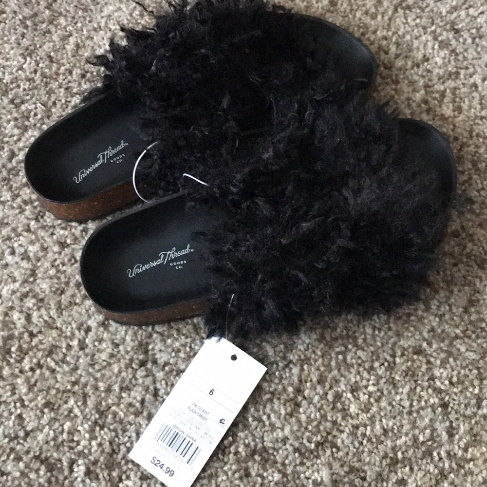 Universal Thread Fuzzy Slip-ons